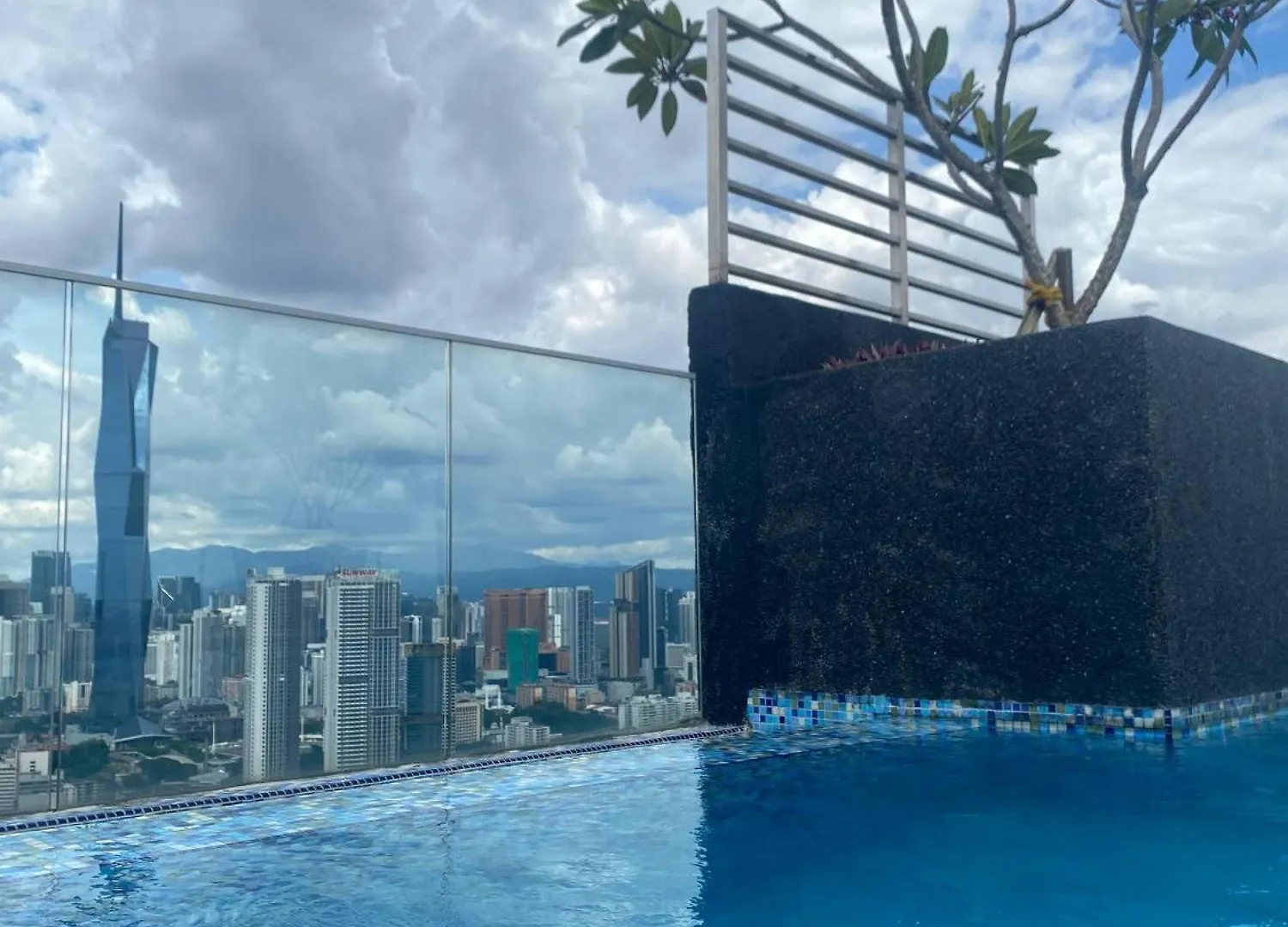 The Riveria City By 54Th Fl00R Swimming Pool 쿠알라룸푸르